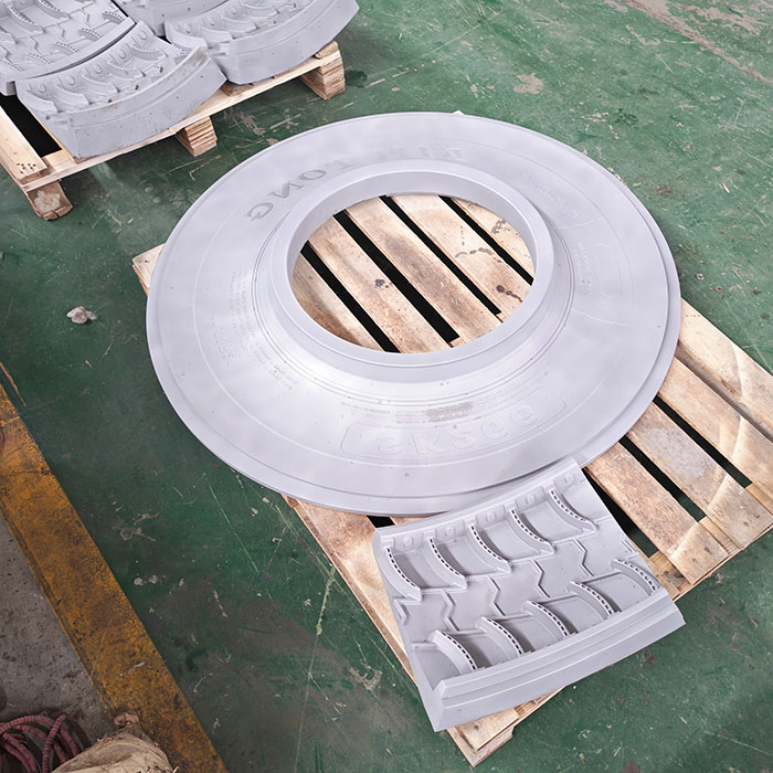 <strong>側(cè)板與活絡(luò)模具</strong>